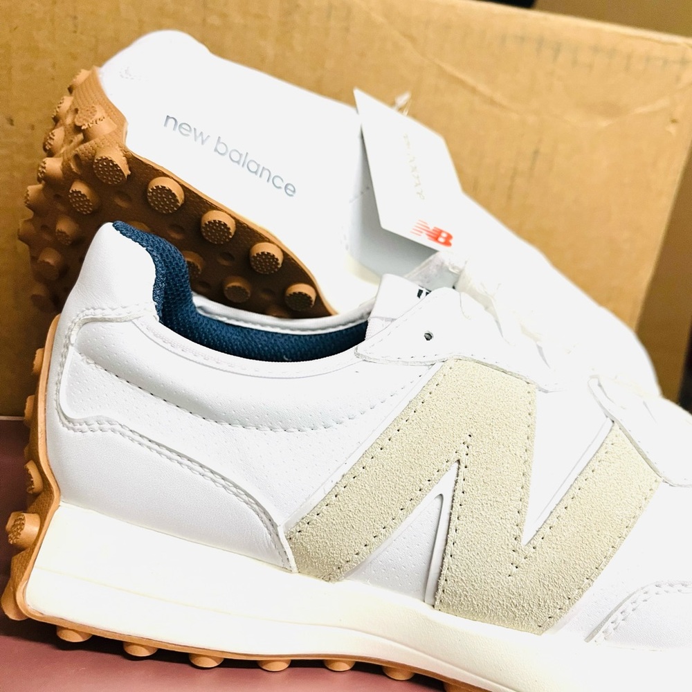 New Balance 327 Golf & Casual LEATHER Women's Sneakers Shoes White Tan size 9 - Picture 14 of 15